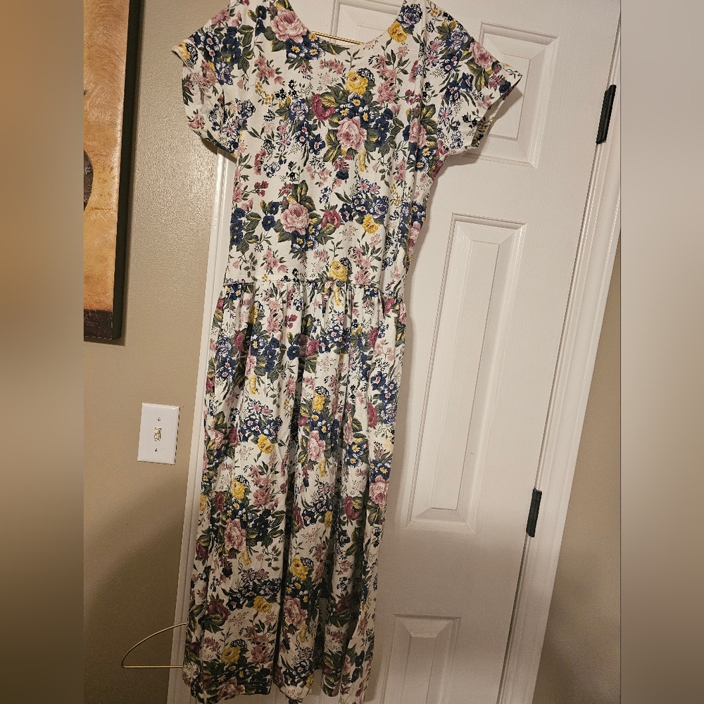 Erika Floral Midi Vintage Dress with Multicolor Design